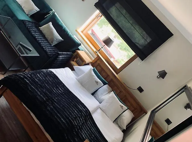 Nocleg ze śniadaniem Karkonoska - Klimatyczne I Studia Z Aneksami Kuchennymi - Sniadania Sauna Grota Solna Silownia Parking Wi-fi W Cenie 4*