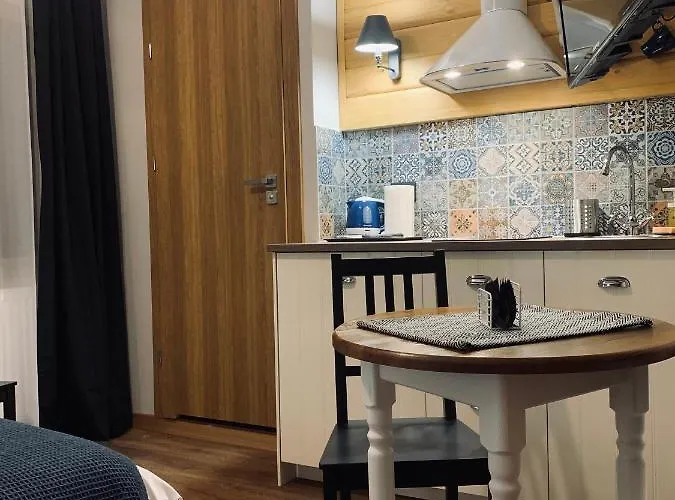 Nocleg ze śniadaniem Karkonoska - Klimatyczne I Studia Z Aneksami Kuchennymi - Sniadania Sauna Grota Solna Silownia Parking Wi-fi W Cenie 4*