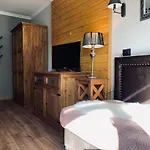 B&B Karkonoska - Klimatyczne I Studia Z Aneksami Kuchennymi - Sniadania Sauna Grota Solna Silownia Parking Wi-fi W Cenie 3*