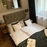 B&B Karkonoska - Klimatyczne I Studia Z Aneksami Kuchennymi - Sniadania Sauna Grota Solna Silownia Parking Wi-fi W Cenie 3*