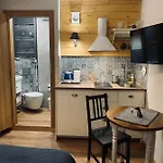B&B Karkonoska - Klimatyczne I Studia Z Aneksami Kuchennymi - Sniadania Sauna Grota Solna Silownia Parking Wi-fi W Cenie 3*