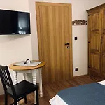 B&B Karkonoska - Klimatyczne I Studia Z Aneksami Kuchennymi - Sniadania Sauna Grota Solna Silownia Parking Wi-fi W Cenie