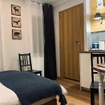 B&B Karkonoska - Klimatyczne I Studia Z Aneksami Kuchennymi - Sniadania Sauna Grota Solna Silownia Parking Wi-fi W Cenie 3*