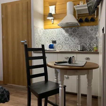 Couette-café Karkonoska - Klimatyczne I Studia Z Aneksami Kuchennymi - Sniadania Sauna Grota Solna Silownia Parking Wi-fi W Cenie 4*
