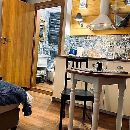 Karkonoska - Klimatyczne I Studia Z Aneksami Kuchennymi - Sniadania Sauna Grota Solna Silownia Parking Wi-fi W Cenie 4*