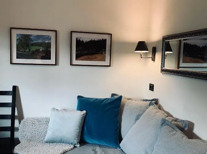 Bed & Breakfast Karkonoska - Klimatyczne I Studia Z Aneksami Kuchennymi - Sniadania Sauna Grota Solna Silownia Parking Wi-fi W Cenie 4*