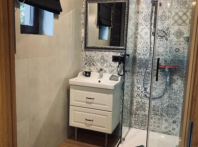 Bed & Breakfast Karkonoska - Klimatyczne I Studia Z Aneksami Kuchennymi - Sniadania Sauna Grota Solna Silownia Parking Wi-fi W Cenie Karpacz