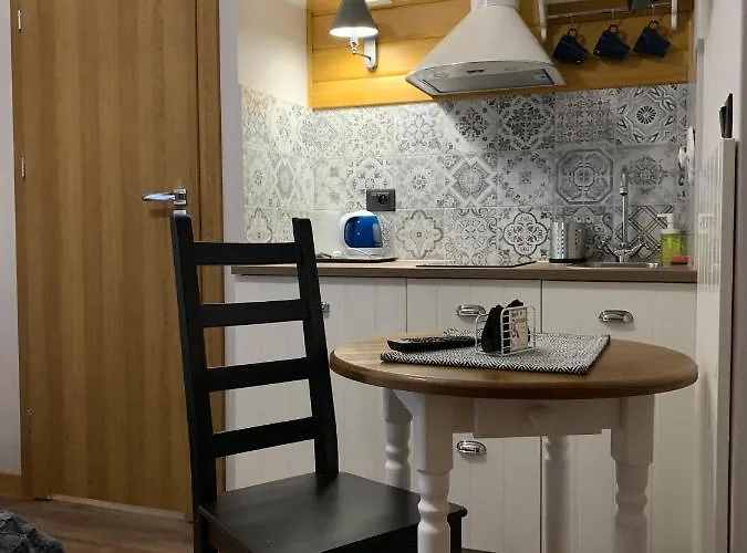 Bed & Breakfast Karkonoska - Klimatyczne I Studia Z Aneksami Kuchennymi - Sniadania Sauna Grota Solna Silownia Parking Wi-fi W Cenie 4*