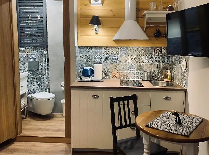 Bed & Breakfast Karkonoska - Klimatyczne I Studia Z Aneksami Kuchennymi - Sniadania Sauna Grota Solna Silownia Parking Wi-fi W Cenie 4*